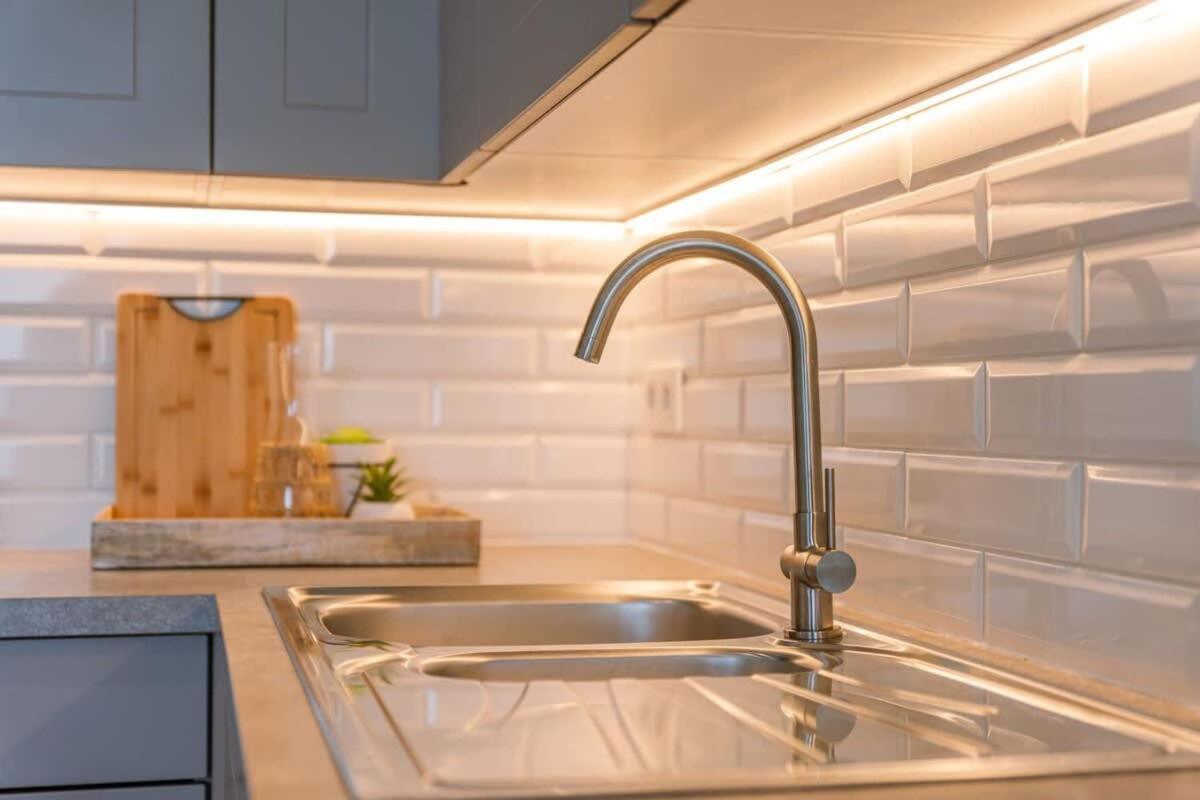 Huswell - Stunning Seafront Apartment 克诺克－海斯特 外观 照片